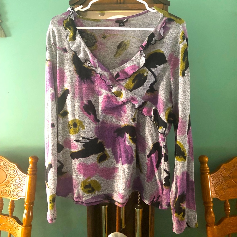 Women’s Lightweight V-neck Sweater